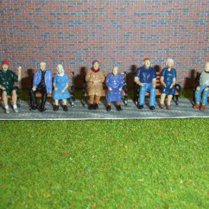 10 x O Gauge Sitting figures with 5 benches