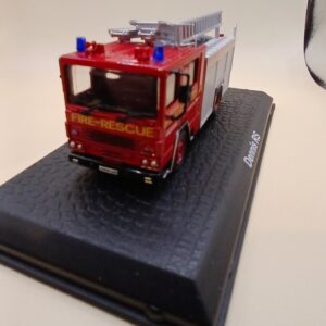 Dennis RS Fire Engine with flashing blues OO scale